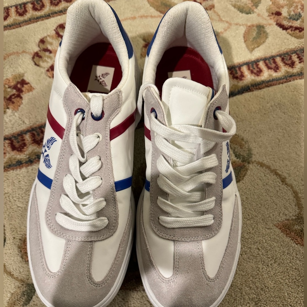 White men gym shoes. Size 10